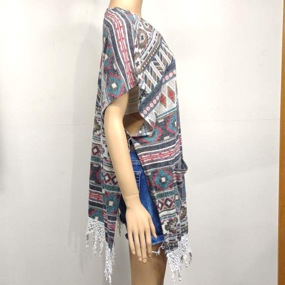 Easel Size Small Aztec print open front and side poncho style Oversized Cardigan - Picture 5 of 11